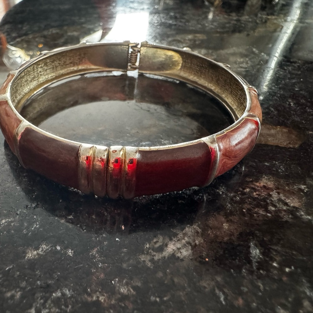🤎 Vintage Metal & Brown Enamel Hinged Bangle Bracelet 🤎 - Picture 4 of 5
